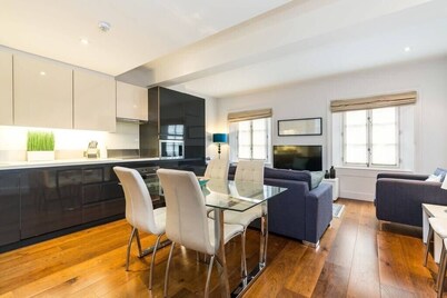 A Stunning Three Bedroom Home in Mayfair