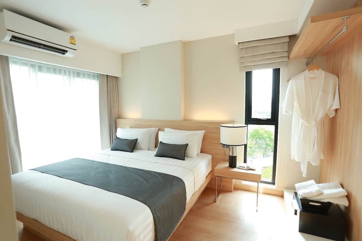 Familiekamer | 2 slaapkamers, een minibar, een kluis op de kamer, een laptopwerkplek