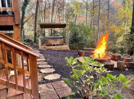 Property grounds. Cozy Cabin - Hot Tub! 1 Mile From Downtown Helen
