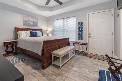 Anchor Bungalow 3-bedroom house with AC, WiFi in peaceful Pensacola