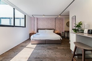 1 bedroom, desk, iron/ironing board, WiFi