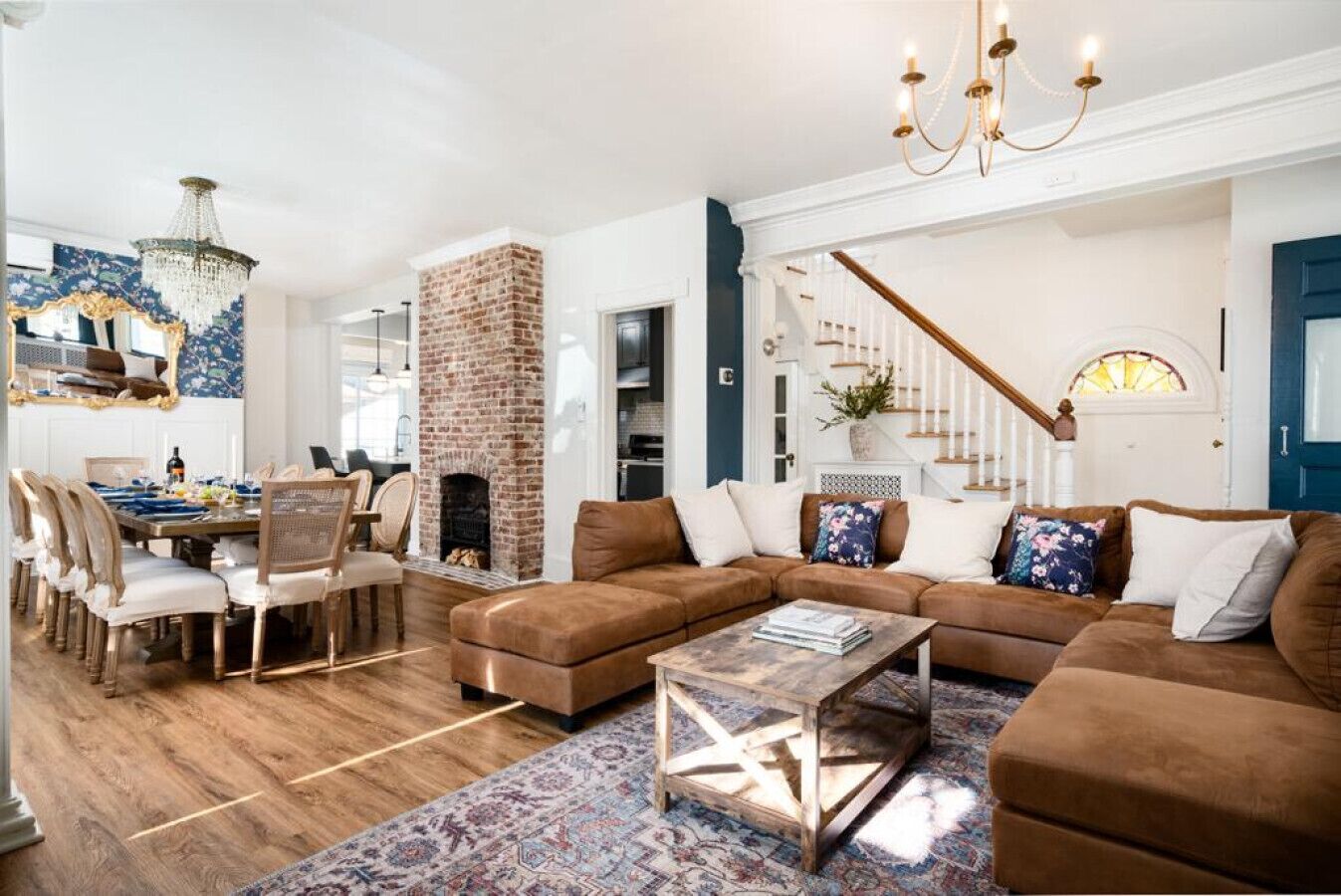 Smart TV, fireplace, books, stereo