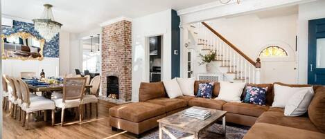 Smart TV, fireplace, books, stereo
