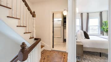 Bureau, fer et planche Ă  repasser, lit parapluie, Wi-Fi gratuit