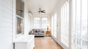 A bright, spacious room with a wooden floor, white walls, and large windows. - The Victorian Blue 25min to NYC (Mount Vernon)