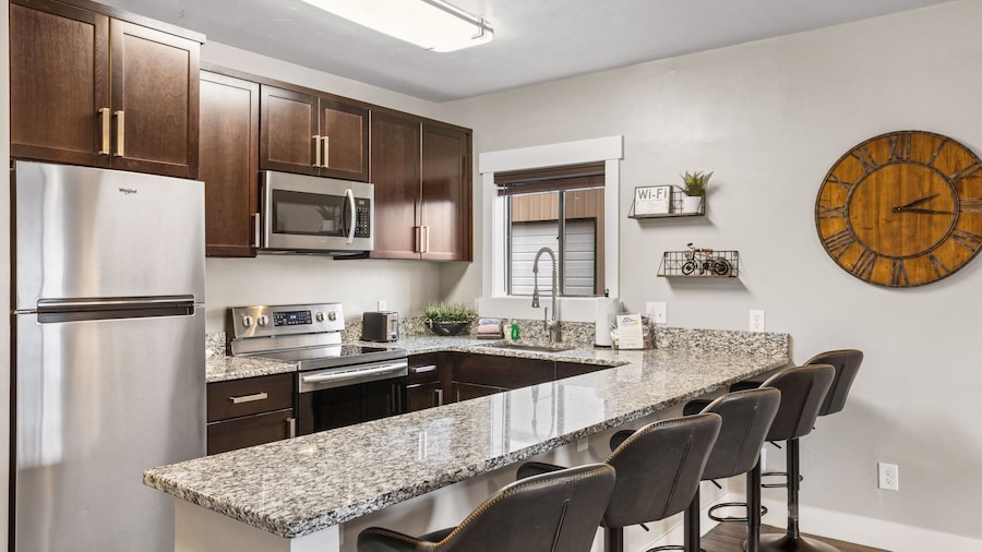 The Yellowstone Hideaway Unit B