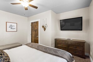 Apartment | Premium bedding, down duvets, iron/ironing board, free WiFi - The Yellowstone Hideaway Unit B (West Yellowstone)