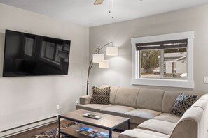 Living area - The Yellowstone Hideaway Unit B (West Yellowstone)
