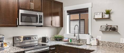 公寓 | 私人厨房 | 大冰箱、微波炉、烤箱、炉灶