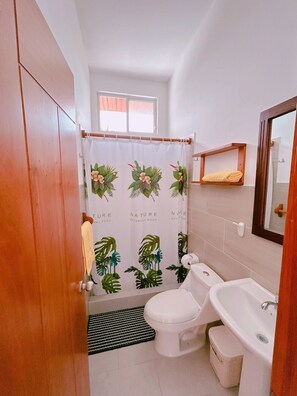 Dusche, Handtücher, Seife, Toilettenpapier