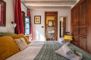 6 bedrooms, iron/ironing board, free WiFi, bed sheets