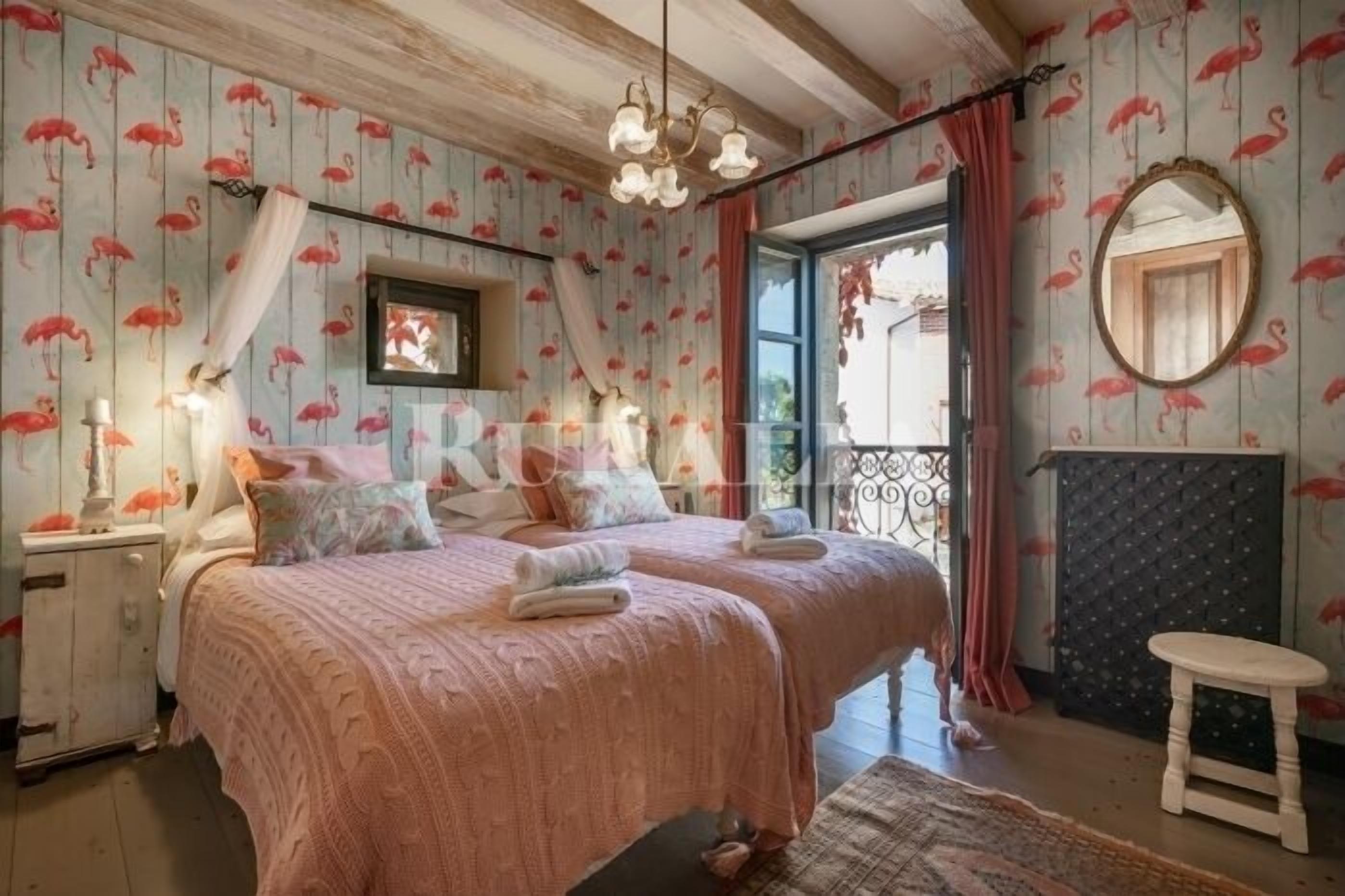 6 habitaciones y tabla de planchar con plancha 