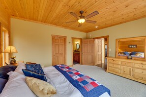 3 bedrooms, iron/ironing board, travel cot, Internet - Game Room, Deck + Views: Idyllic Slaty Fork Cabin (Slaty Fork)