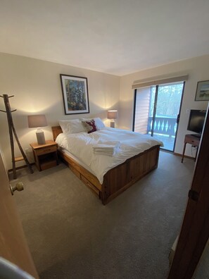 3 bedrooms, free WiFi, bed sheets - 7Springs Getaway - Swiss Mountain - Free Shuttle to Lodge (Champion)