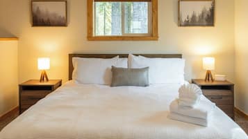 2 dormitorios, escritorio, tabla de planchar con plancha y cuna de viaje