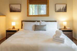 2 bedrooms, desk, iron/ironing board, travel cot