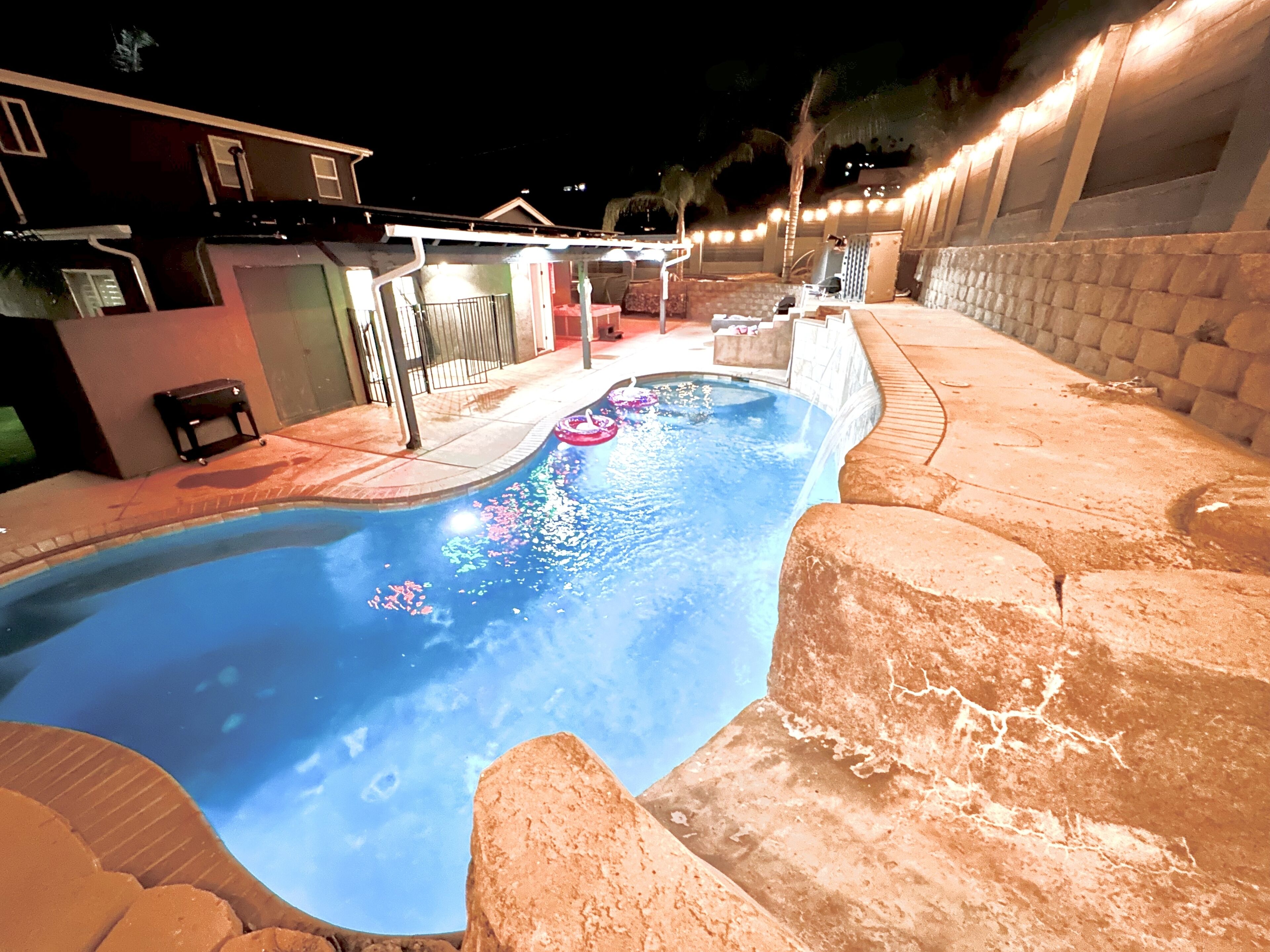 室外游泳池，恒温泳池