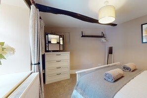 1 bedroom, iron/ironing board, internet, bed sheets - The Barn in Timberscombe (Timberscombe)