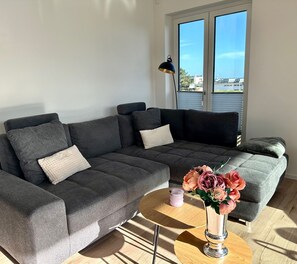 TV, table tennis, stereo