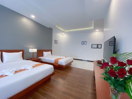 Premium bedding, desk, soundproofing, free WiFi