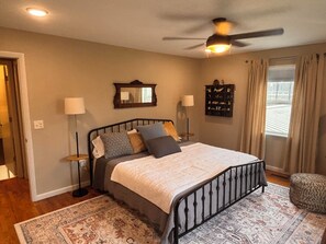 2 Schlafzimmer, Zimmersafe, kostenloses WLAN, Bettwäsche