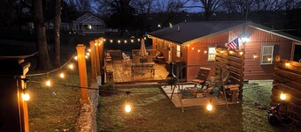 Downtown Cotter Retreat -- Great Outdoor Space!!  200 feet of String Lights!
