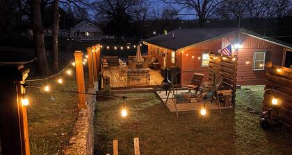 Downtown Cotter Retreat -- Great Outdoor Space!! 200 feet of String Lights!