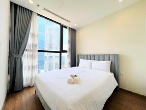 Hypo-allergenic bedding, down comforters, memory foam beds - Feria Home - Vinhomes Sky Lake Pham Hung (Hanoi)