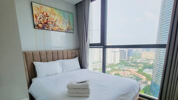 Deluxe Apartment, 2 Bedrooms | Hypo-allergenic bedding, down duvets, memory-foam beds