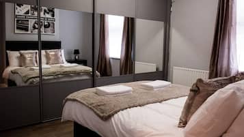 4 bedrooms, iron/ironing board, WiFi, bed sheets