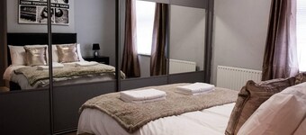 4 Bed House, Sleeps 9, Free Parking