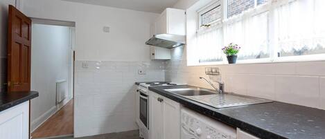 Refrigerador, microondas, horno, placa de cocina