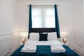 4 chambres, fer et planche à repasser, Wi-Fi, literie fournie