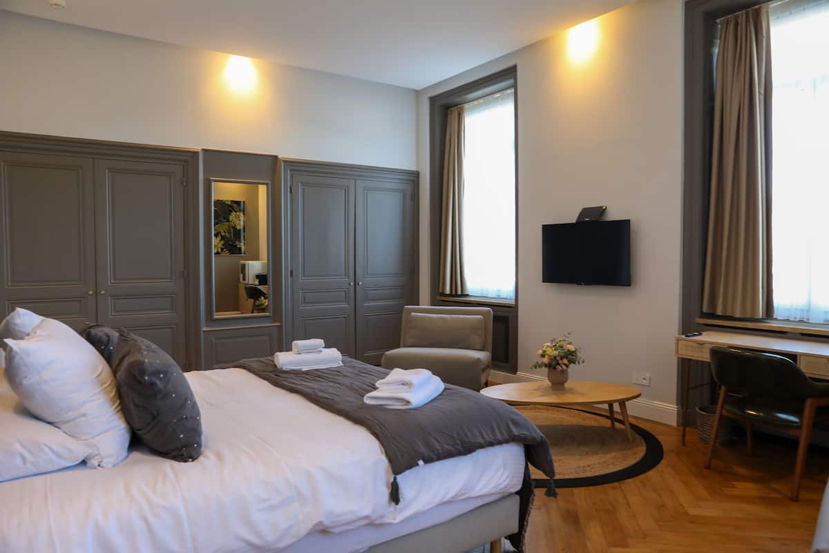 Superior Suite | 1 bedroom, premium bedding, minibar, in-room safe