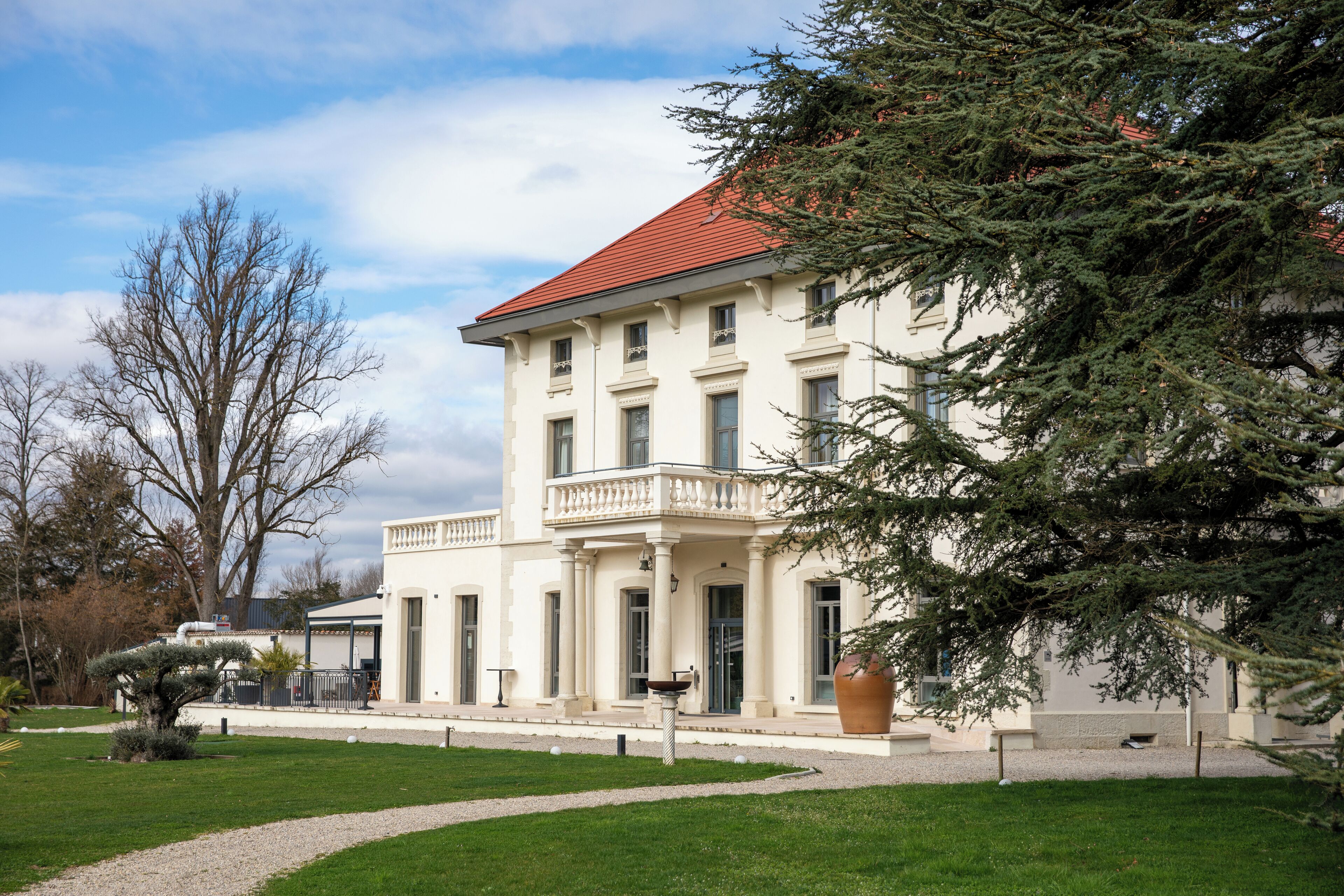 Mặt tiền nơi lưu trú