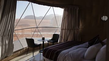 Martian Double Room | 2 quartos, frigobar (abastecido com alguns itens grátis), escrivaninha