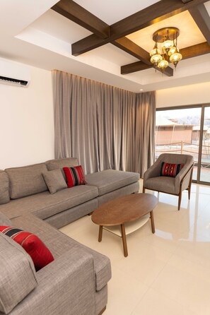 Valley Two-Bedroom Suite | บริเวณนั่งเล่น
