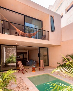 المنطقة المحيطة بالمنشأة