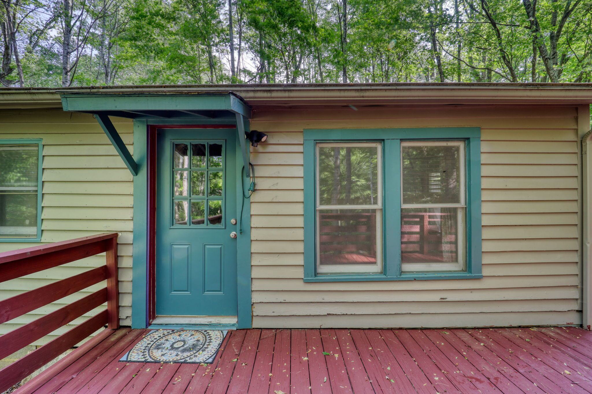 Creekside Cabin in Vilas on 4 Acres. 15 Minutes To Downtown Boone. Pet Friendly!