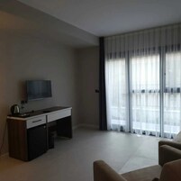 Living area | 32-inch LED TV with satellite channels