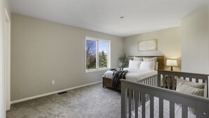 5 bedrooms, desk, iron/ironing board, travel cot - Blaine House with Swimming Pool located close to TPC Golf course!
 (Blaine)