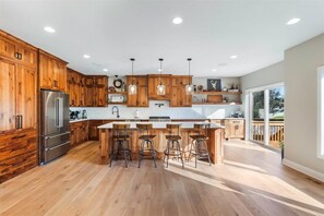 Fridge, microwave, oven, stovetop - Blaine House with Swimming Pool located close to TPC Golf course!
 (Blaine)