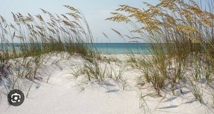 Newly renovated Lantana FL condo, All new luxury furnishings, 2 miles from Ocean