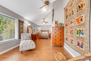 2 bedrooms, internet, bed sheets - Lakefront home with canoe, kayaks, large deck, beach access, fireplace, & W/D (Olympia)