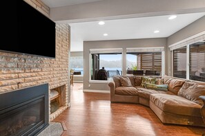 TV, fireplace, books - Lakefront home with canoe, kayaks, large deck, beach access, fireplace, & W/D (Olympia)