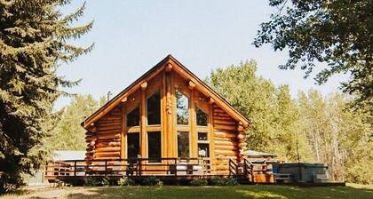 Experience extraordinary peace, privacy, & luxury. Modern log cabin, georgeous!