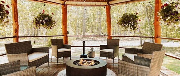 Property grounds - Experience extraordinary peace, privacy, & luxury. Modern log cabin, georgeous!  (Roberts)