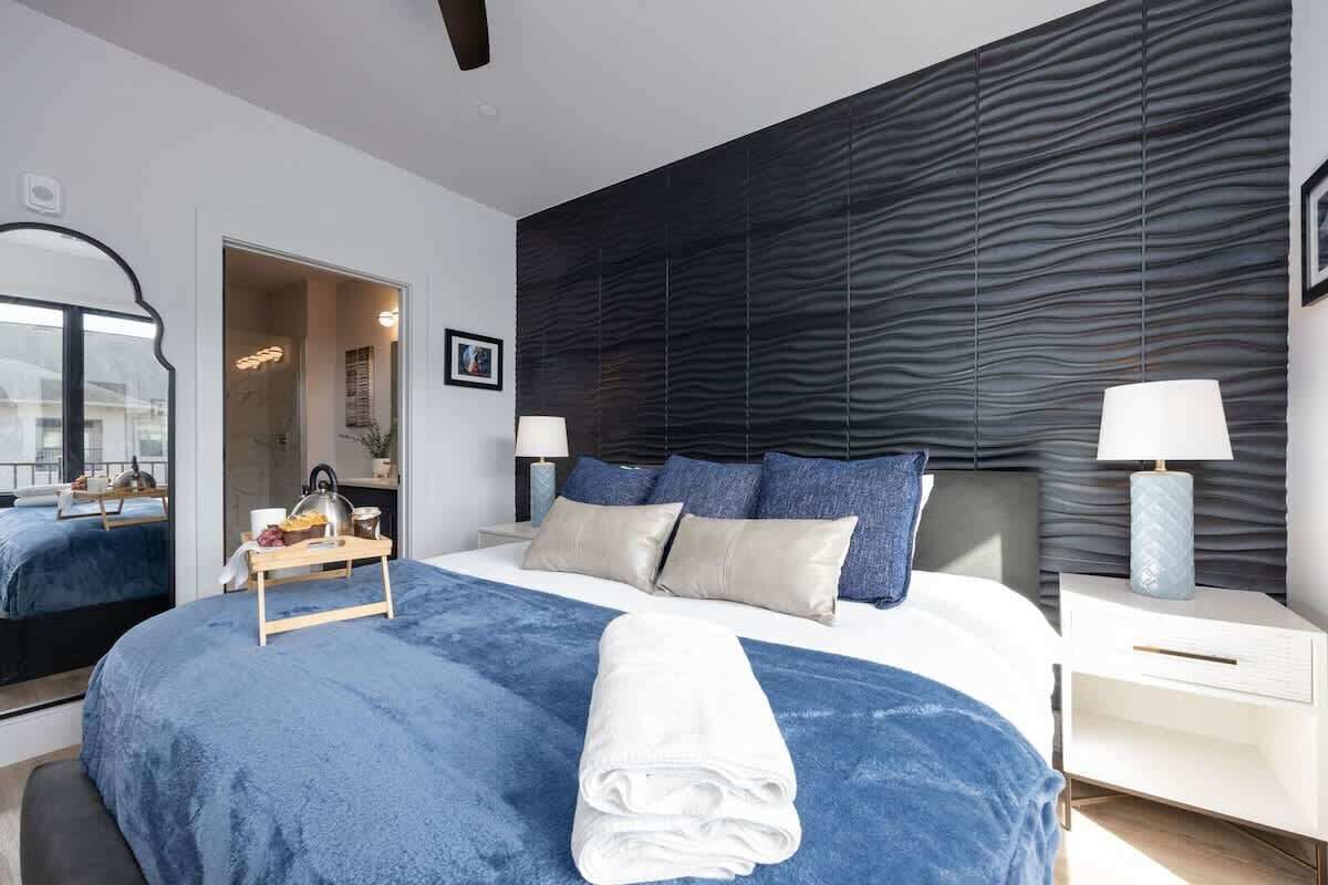 2 habitaciones, tabla de planchar con plancha y cuna de viaje 