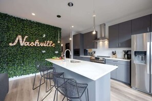 Fridge, microwave, oven, stovetop - Nashville Hideaway - Odyssey - Heart of Midtown (Nashville)