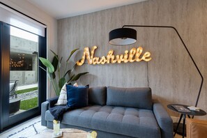 Smart TV, books - Jupiter - Odyssey - Pool & Gym - Mins to Broadway (Nashville)